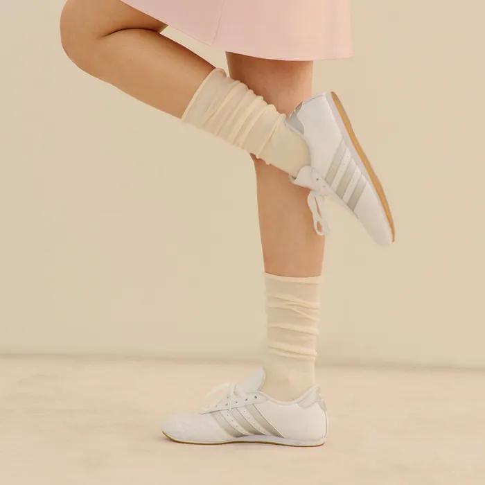 Loose Rolled-up Knee Socks