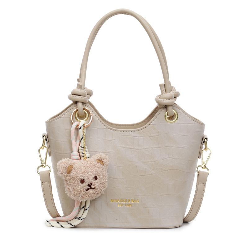 New Portable Women's Fashion Versatile Commuter Shoulder Messenger Bag