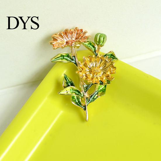 Translucent Color Brooch Pin Enamel Coloring Three Chrysanthemums Design Zinc Alloy Durable Coats Suits Sweaters Dresses Badge Party Accessory