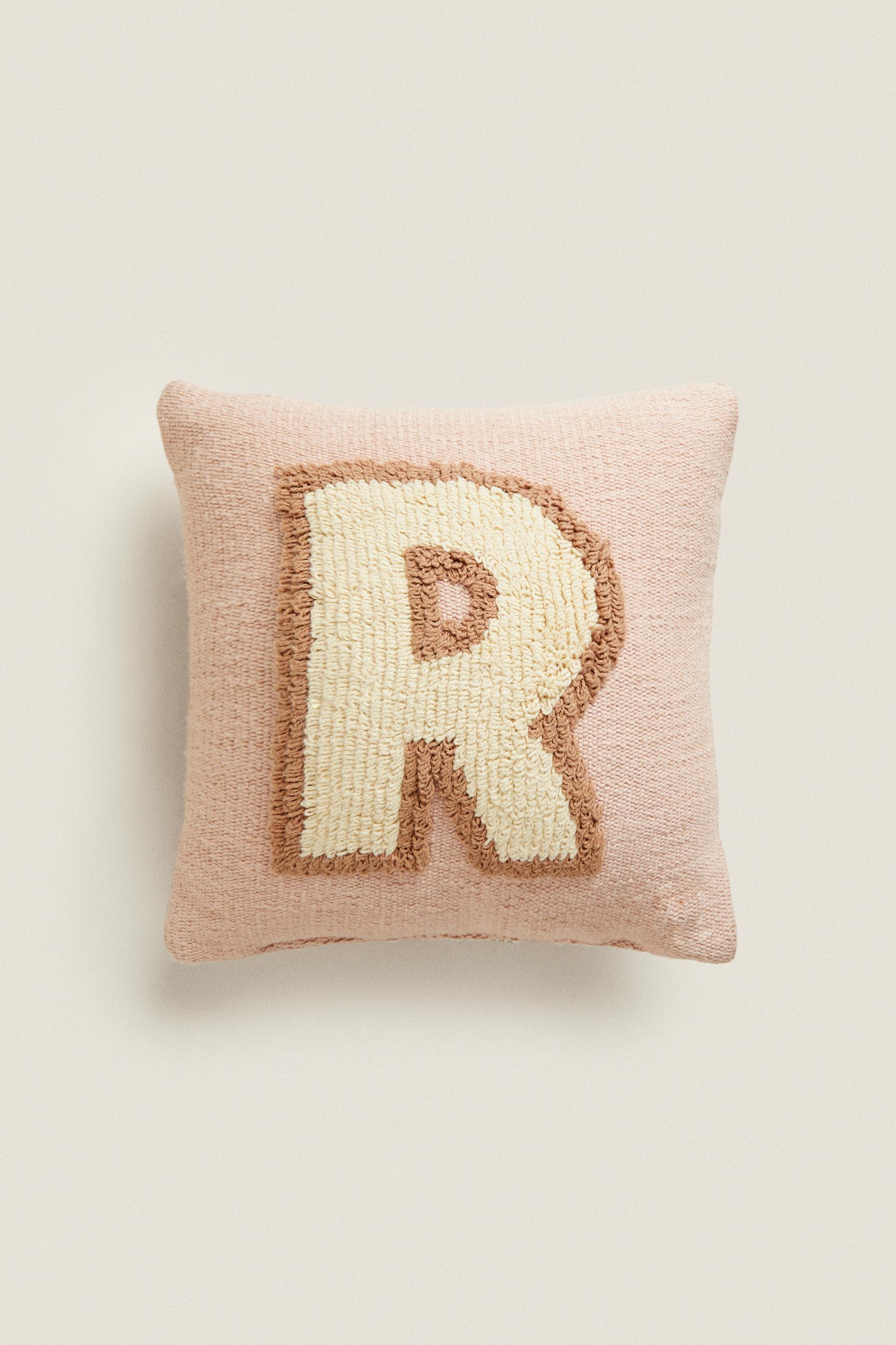 

LETTER R CUSHION