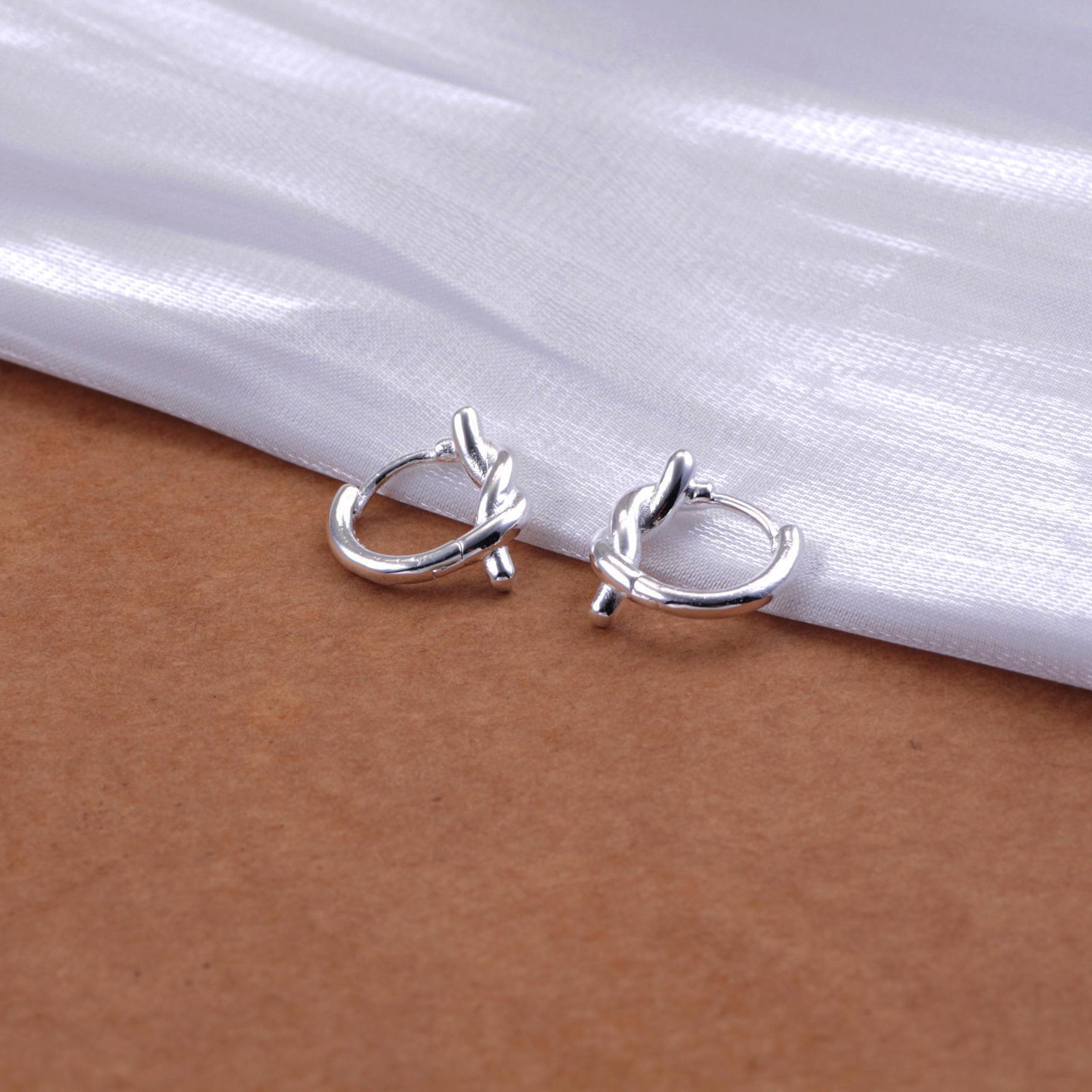 

Новейшие серьги из стерлингового серебра 925 пробы, модные, простые и стильные, с петлей и веревочным дизайном