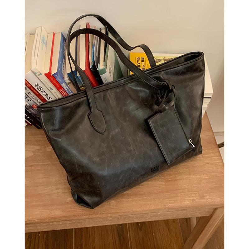 Korean version of simple large-capacity commuter bag women's 2025 new summer fashion tote bag versatile shoulder armpit bag