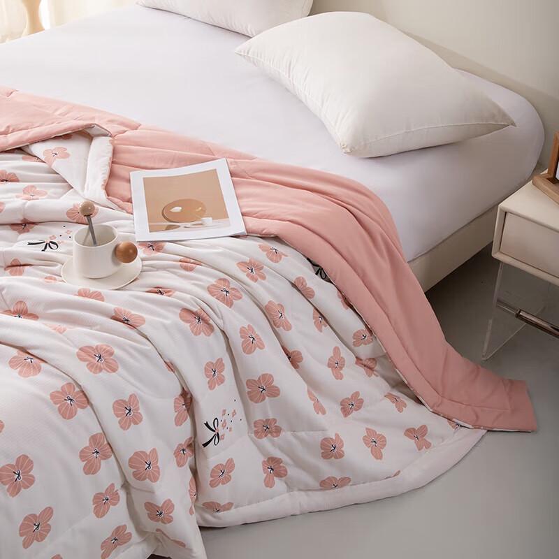 Paul David Floral Jacquard All-Season Quilt