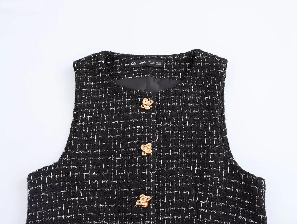 Chic Tweed Set: Vest & Belted High-Waist Shorts