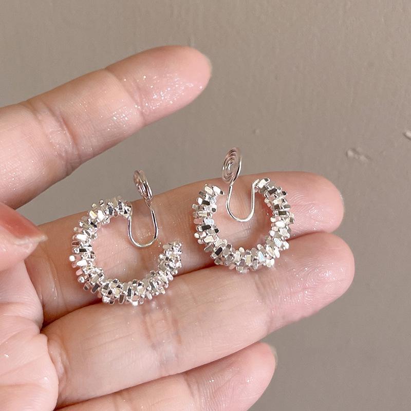 Silver C-Shaped Non-Piercing Earrings: High-End, Stylish Ear Clips for Women with Cool, Simple Design.