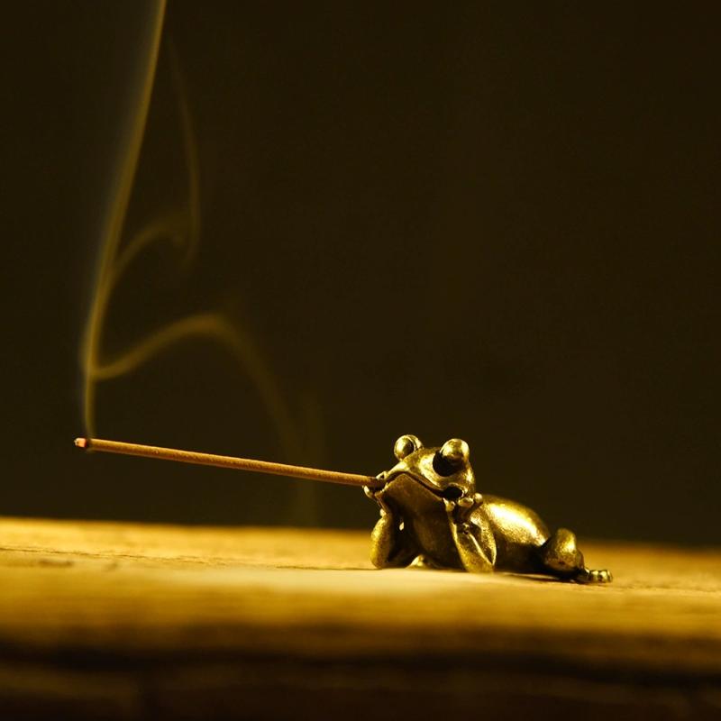 Brass Small Frog Miniatures Figurines Vintage Handmade Copper Animal Ornaments Home Decor Living Room Desktop Decorations Crafts