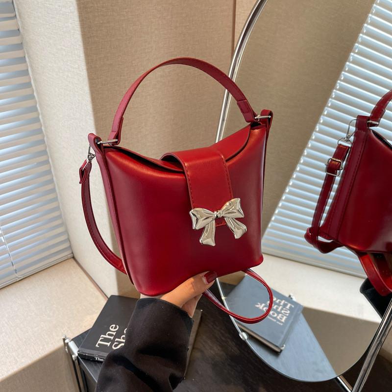 2024 New Casual Armpit Bag Simple Street Fashion Handbag Crossbody Bucket Bag Women French Chic Shoulder Bag Black