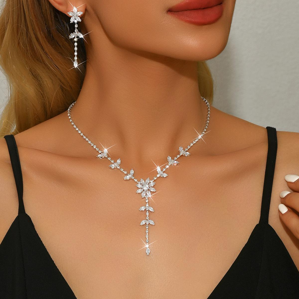 Sexy Super Flash Zircon Rhinestone Flower Necklace Earrings Set, Fashion Dress Simple Collarbone Chain