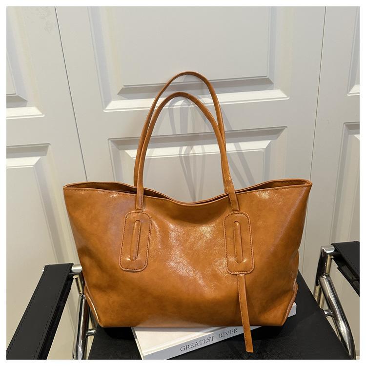 Retro Fashion Large Capacity 2025 Casual Solid Color New Commuter Retro Soft Surface Tote Underarm Shoulder Bag