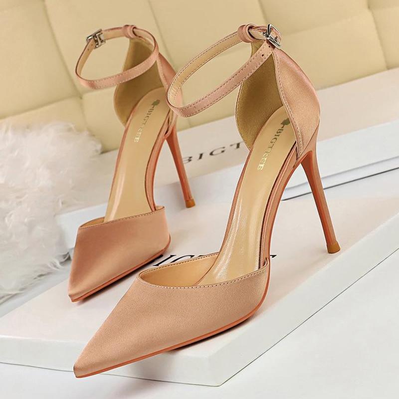 Bigtree Damen-Sandalen aus schlichtem Satin mit flachem Mund, spitz, hohl, sexy Ein-Wort-Sandalen, 10 cm hohe Absätze