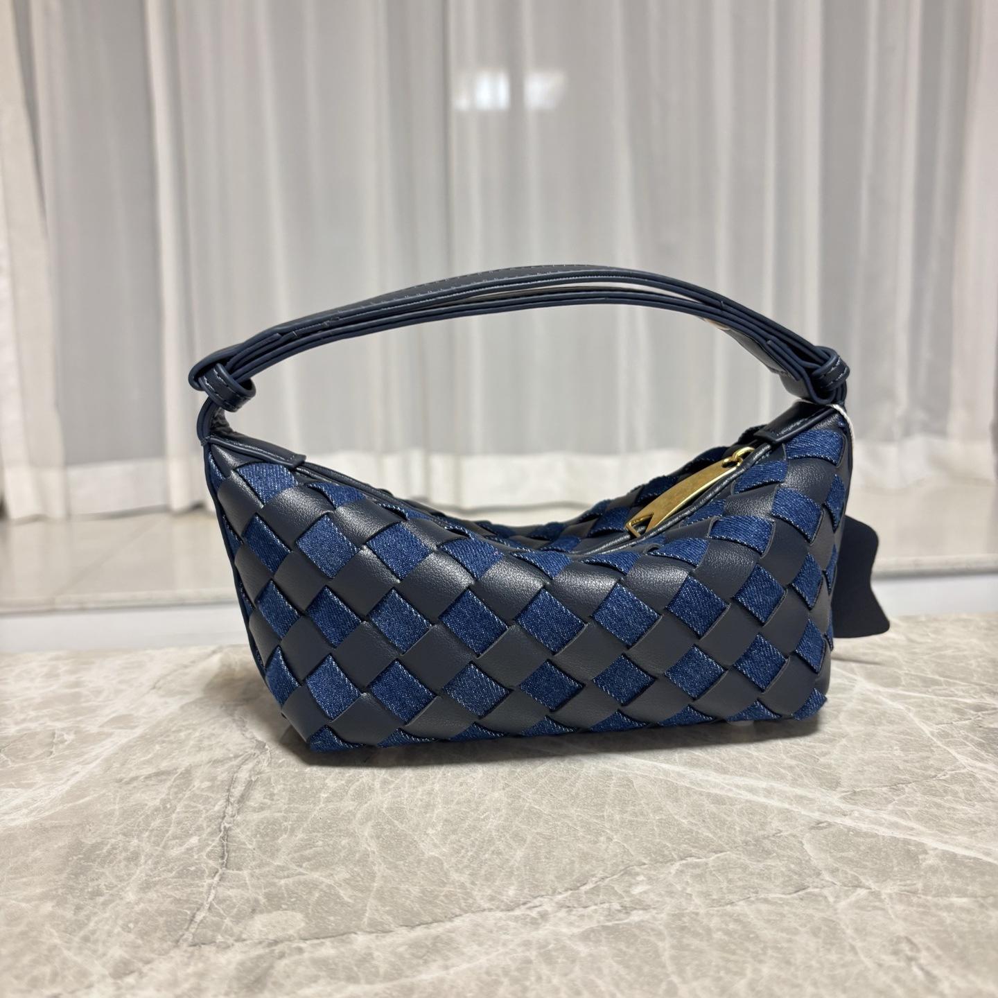 

2025 New Mini Lunch Box Bag Leather Handmade Weaving Handbag With Unique Design Bento Underarm 17x10x10CM