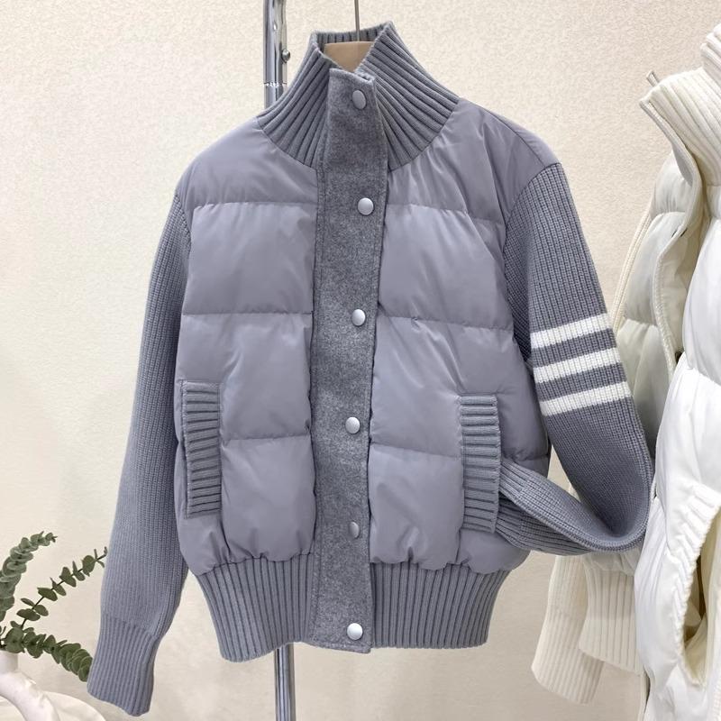 Wear a small short white goose down jacket for women's autumn and winter new knitted splicing niche