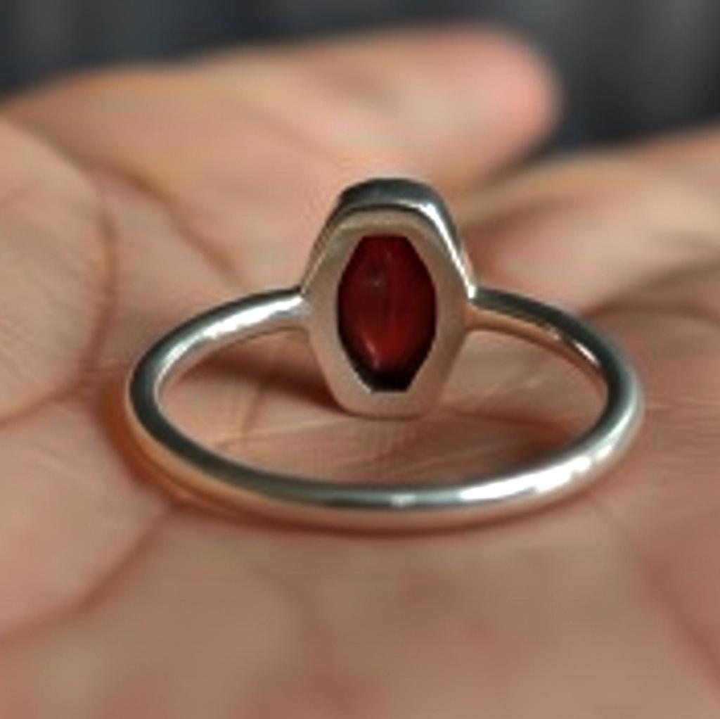 Anillo de ataúd pequeño, anillo granate, plata de ley sólida 925, joyería hecha a mano, piedra preciosa roja, anillo de mujer, regalo para ella