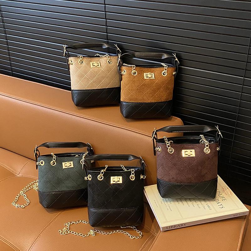 Pu Water Bucket Bag With Chain And Lock Closure For Daily Use