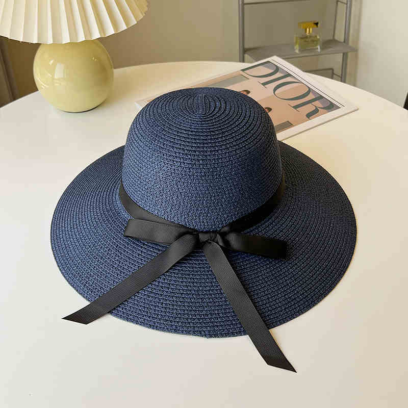 

Classic Wide Brim Straw Hat - Lightweight Foldable Sun Hat with Ribbon for Beach, Summer & Outdoor Unisex Accessory 56-58cm синій