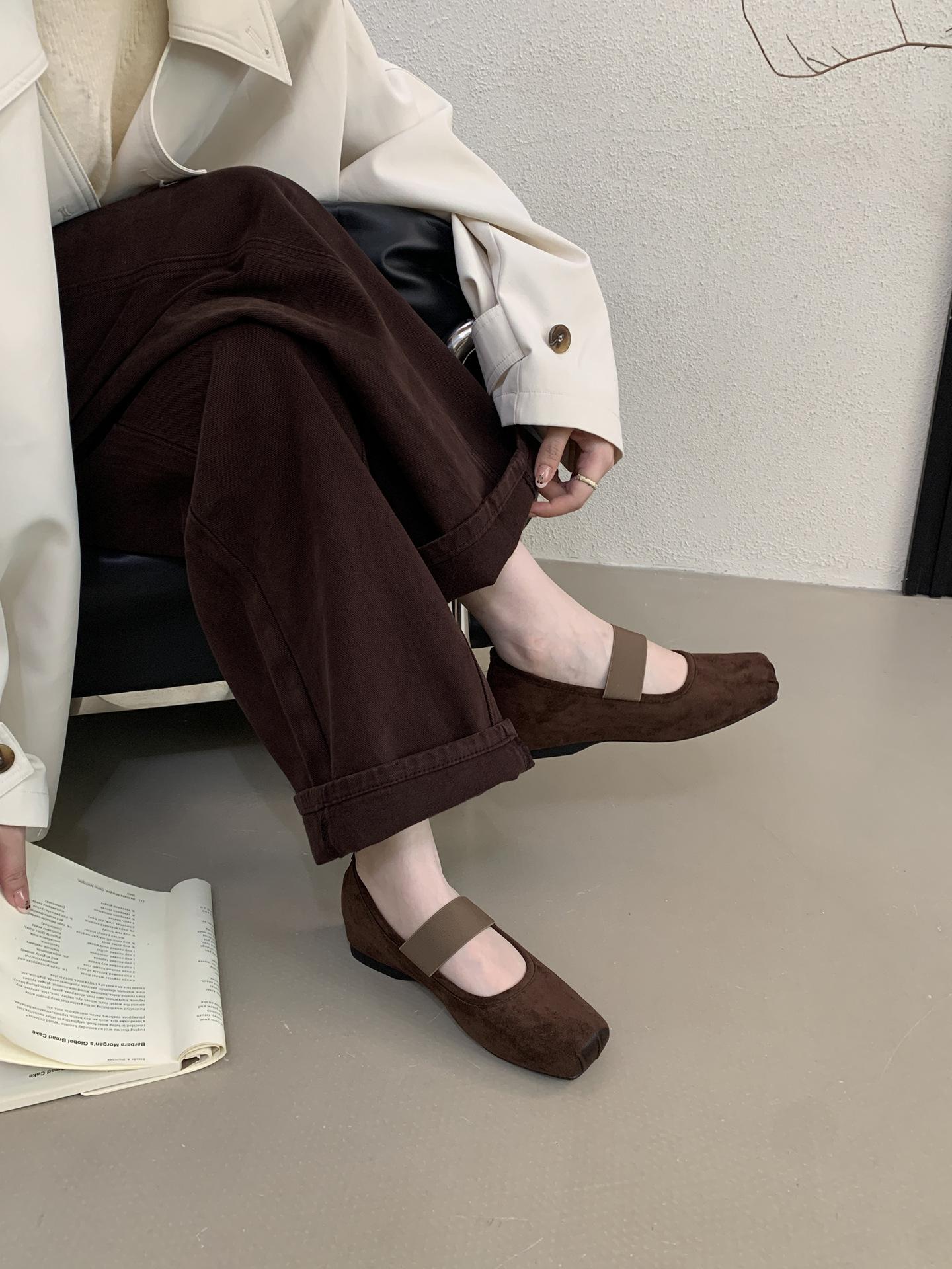 

Temperament retro square head pig nose ballet literary women s shoes inner height increase one pedal with skirt Mary Jane evening breeze 39 кофейный