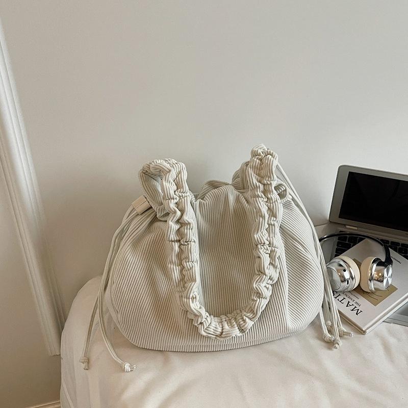 

2025 Autumn New Cloud Bag Hand-to-Hand Crossbody Bag Armpit Bag One-shoulder Niche Large-capacity Trendy Fashion Women s Bag