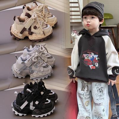 Jungen-Sneaker Herbst 2025 neue Kinderschuhe leichtgewichtige weichsohlige Dad-Schuhe Mädchen Laufschuhe mit Höhenabsatz
