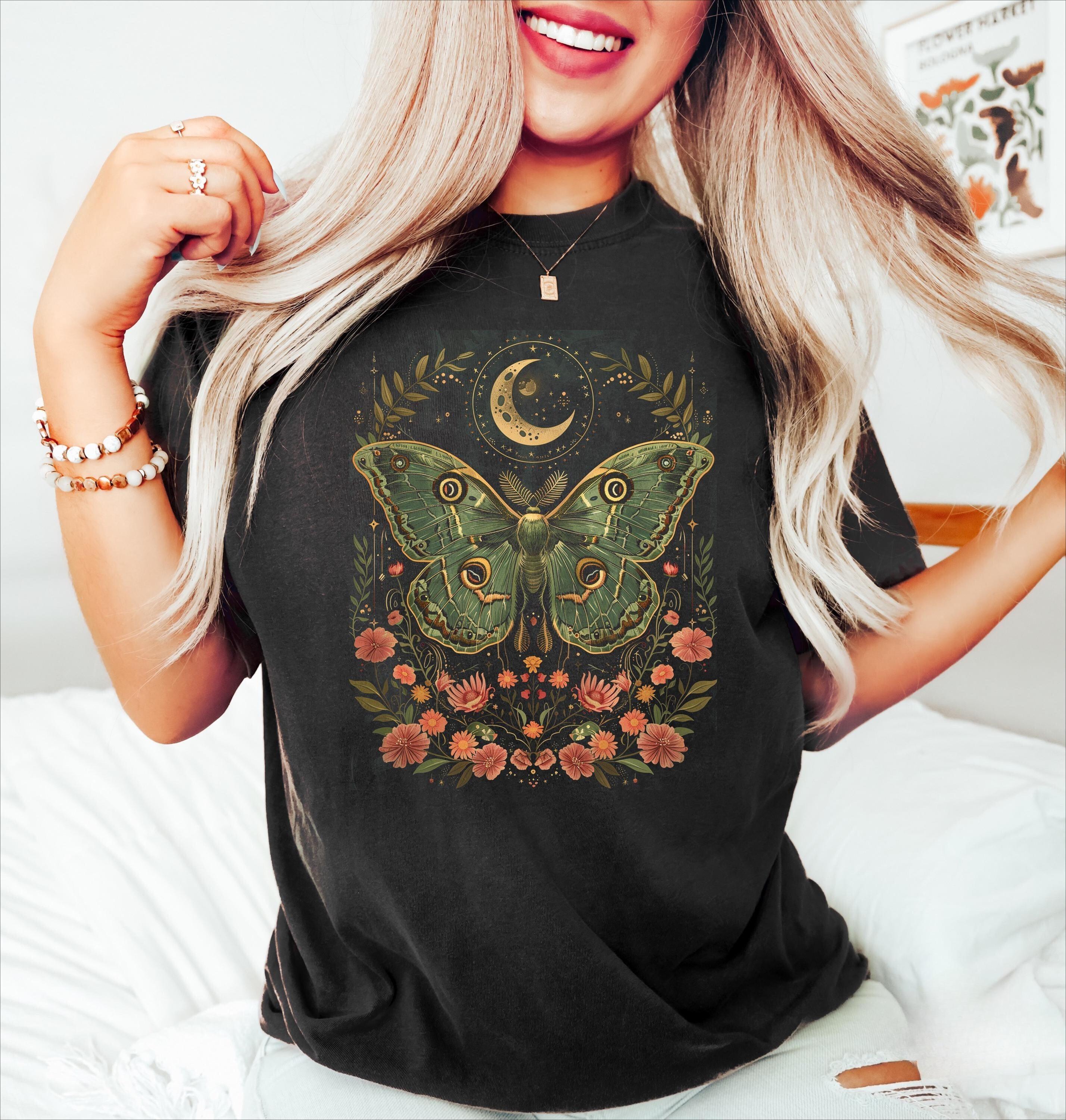 

2026 Summer Womens Vintage Retro Butterfly and Moth TShirt Unisex Cotton and Breathable Short Sleeve Oversized Loose Casual S