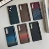 Custodia di Lusso con Texture in Fibra di Carbonio per Samsung Galaxy Z Fold 7 6 5 Carica Wireless Magnetica Invisibile Cover Protettiva Antiurto