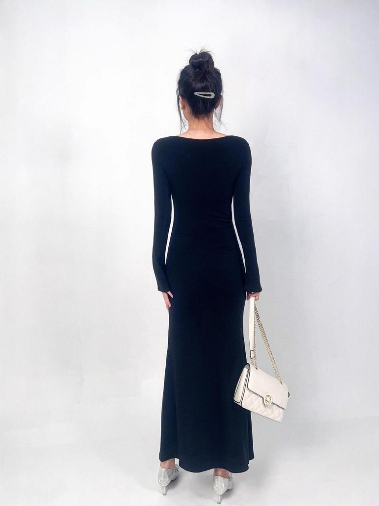 Elegant German Velvet V-Neck A-Line Flared Sleeve Evening Dress - Warm, Fashionable, Versatile Style.