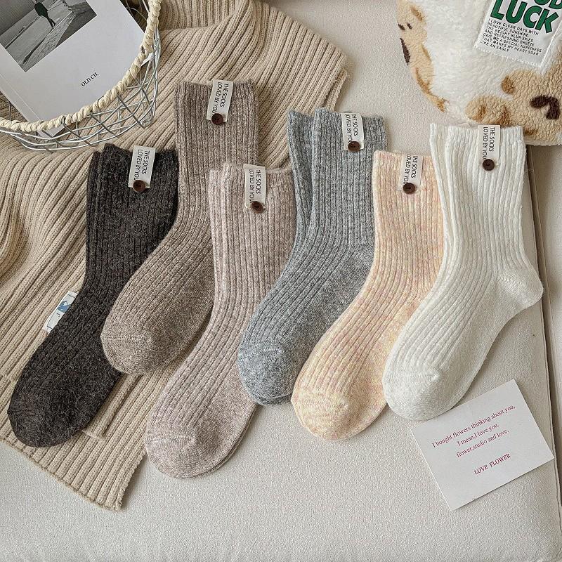 Autumn and Winter Fabric Label Button Wool Socks, Women's Mid-calf Socks, Solid Color Thickened Warm and Versatile Pile Socks
