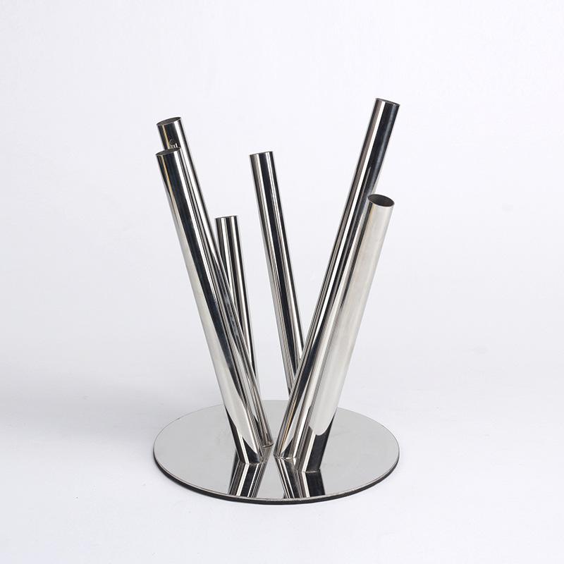 Einfache und leichte Luxus Metall V-förmige Röhre Blumenschmuck Modellzimmer Verkaufsabteilung Schlafzimmer Couchtisch Restaurant Künstlerische Vase
