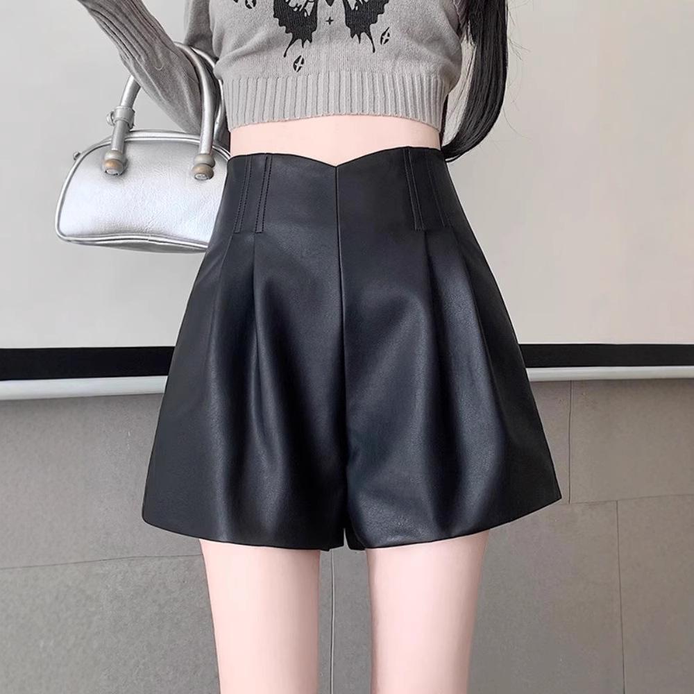 

High-Waisted PU Leather A-Line Wide-Leg Shorts for Women - Autumn/Winter 2024 Collection 4XL (Recommended 80-86 kg)