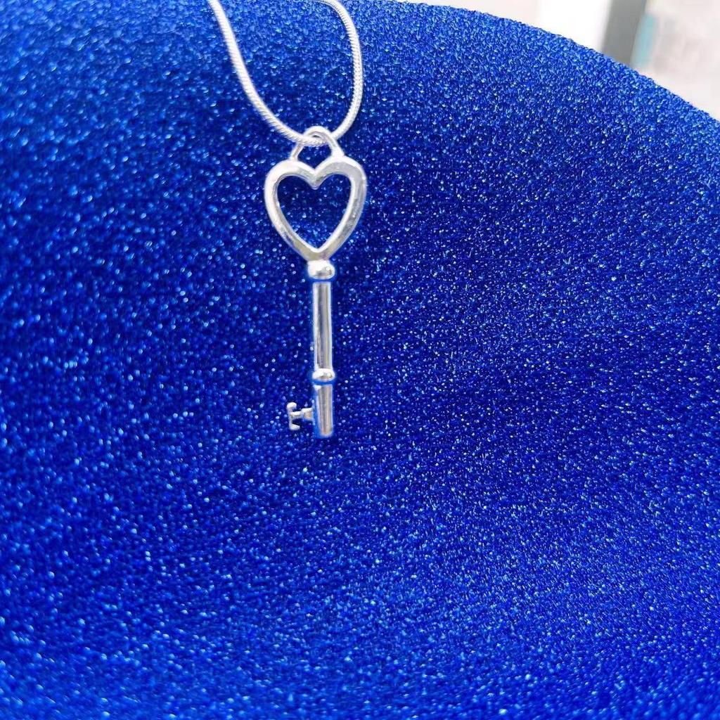 Mingjie Stylish Key Pendant Necklace - Fashionable, Simple, Ideal for Girlfriends, Couples, Christmas, and Birthdays