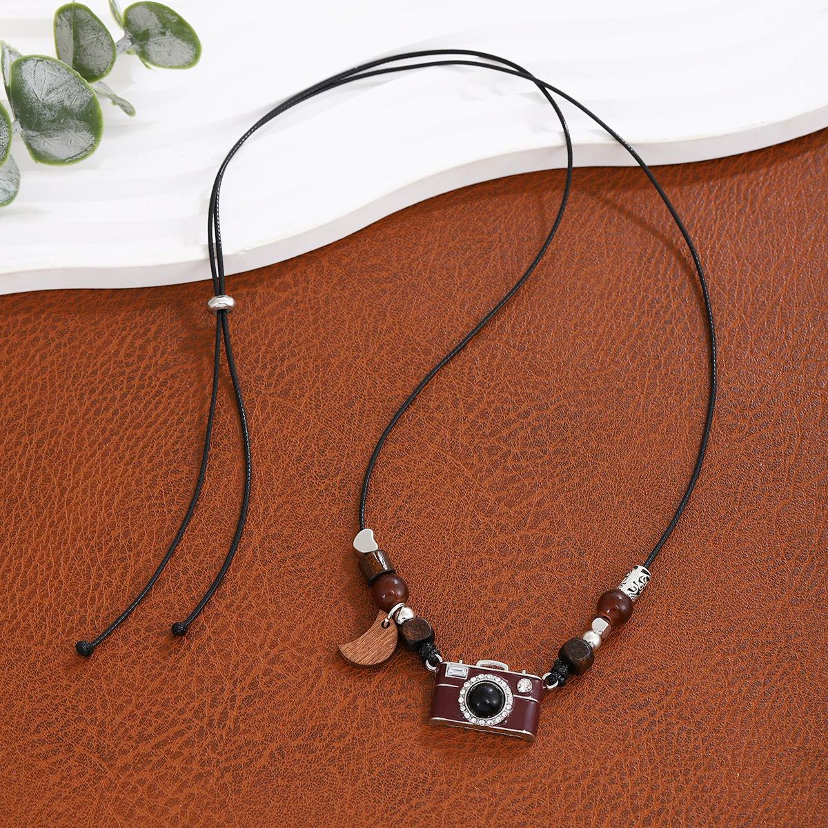

Vintage Camera Pendant Necklace for Women Adjustable Long Necklaces Sweater Chain Wooden Metal Beaded Moon Charms Zircon Gifts
