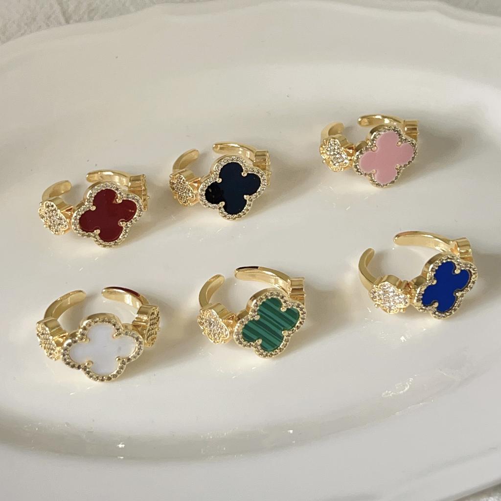 A niche high-end light luxury four leaf clover zircon ring for women with retro style and adjustable opening