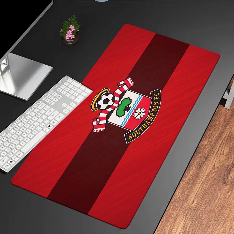 Southampton Football Crest mouse pad, rubber base, esports desk mat, mouse pad for gamers and office use, gaming desk , easy to clean mat
