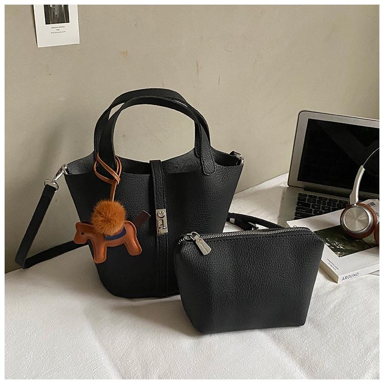 Fashion vegetable basket bucket bag women's 2025 autumn new high-value shoulder bag simple solid color niche messenger bag