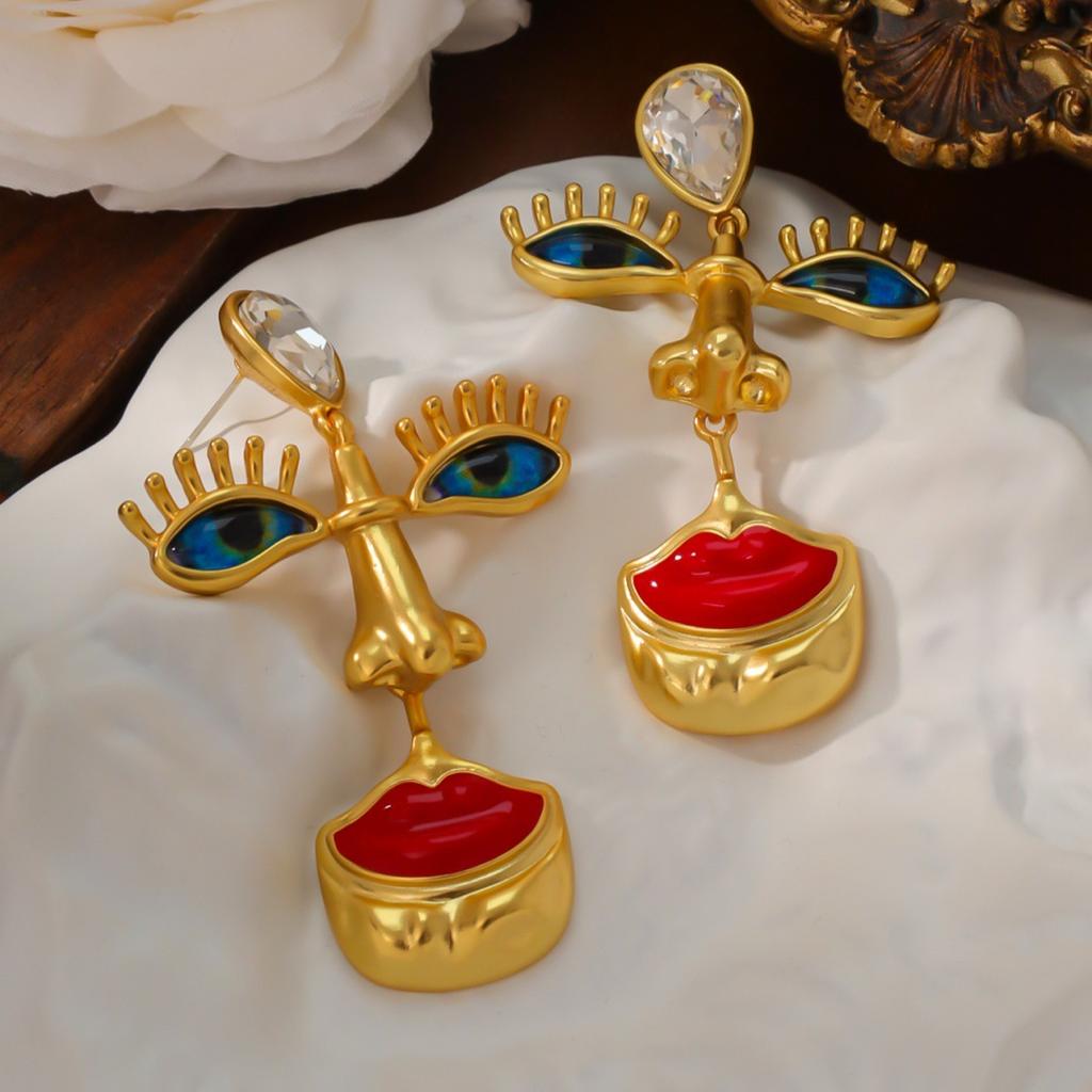 These Alloy Earrings And Necklaces Feature Antique-Style Red Lips, Nose, And Eyes, Making Them Perfect For Parties, Holidays, And Other Occasions.