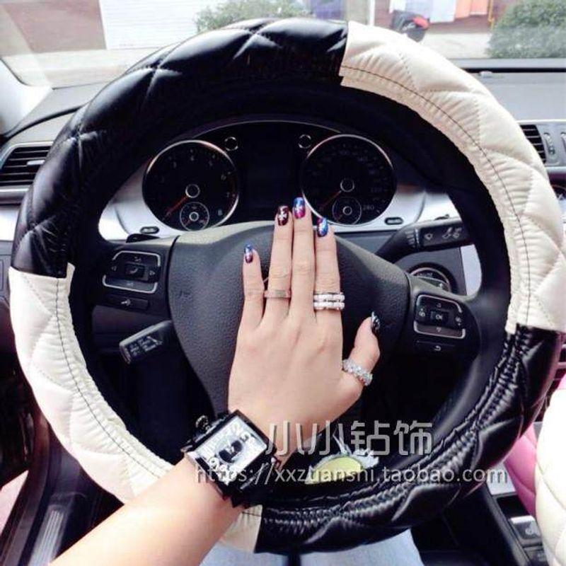 

Unique Fashion Stitching Lambskin Four Seasons Universal Car White + Black Stitching