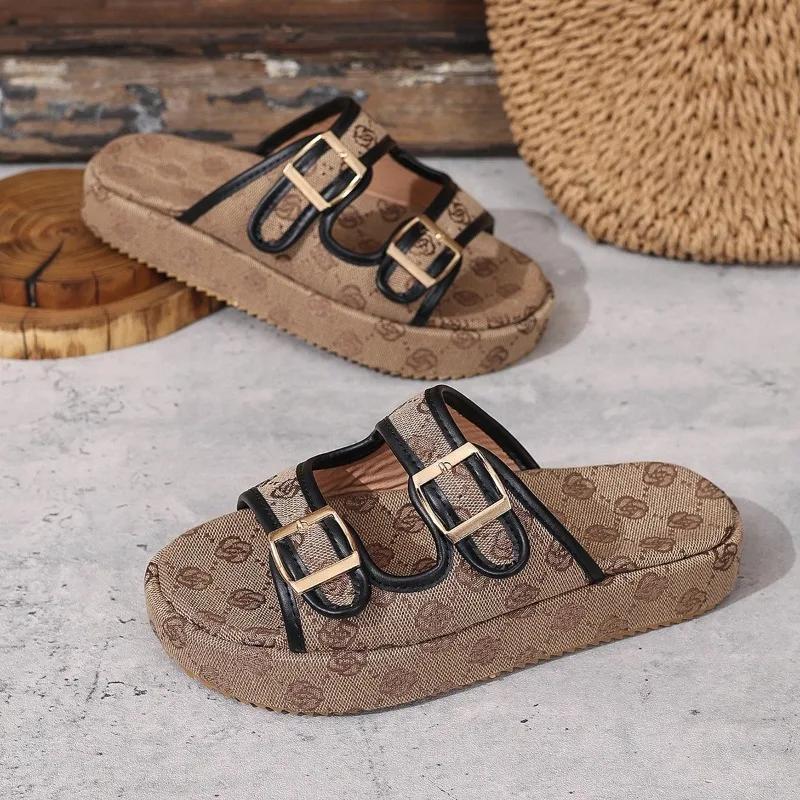 

Модные летние женские шлепанцы, отпуск, путешествия, пляж, сандалии с двойной пряжкой, праздничные шлепанцы с принтом, модная обувь на платформе, шлепанцы женские 36 чёрный