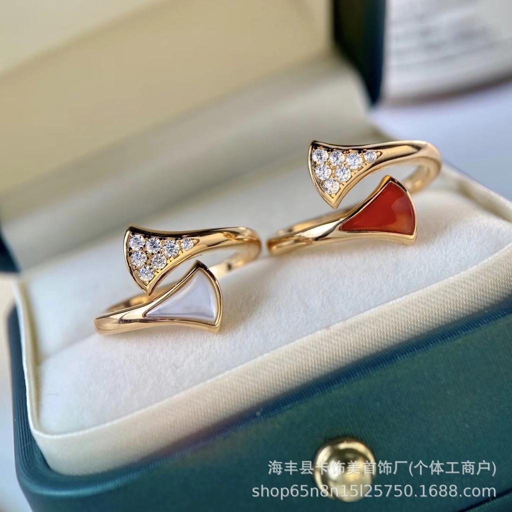 Gold Fan-Shaped Ring for Women: Pure Silver with White Mother-of-Pearl & Red Agate Skirt Design
