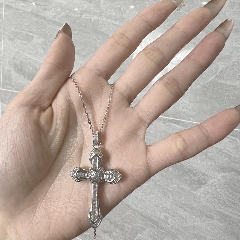 Korean Style Clavicle Necklace: Elegant Women s Cross Pendant with European & American Chic