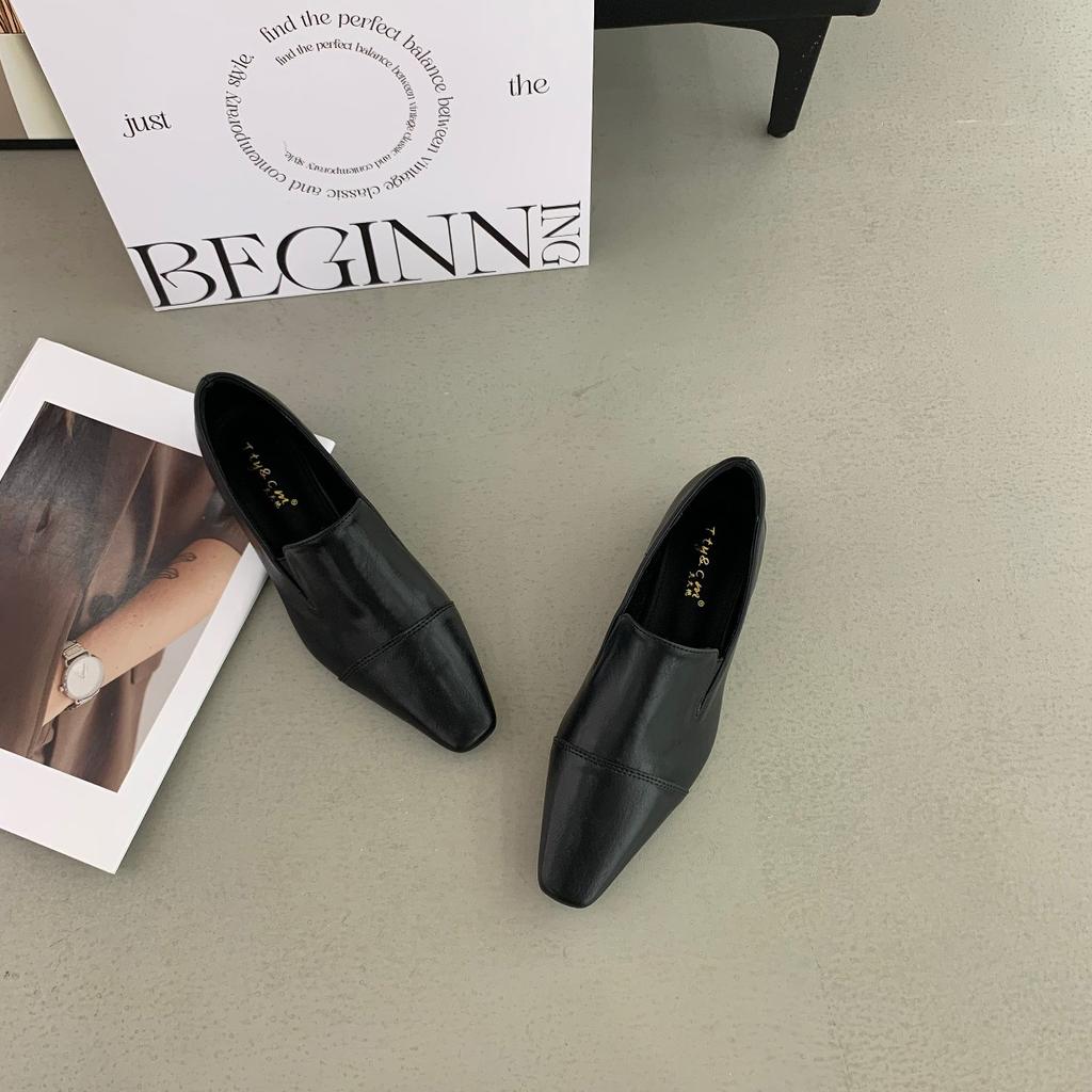 2025 neue minimalistische Loafer mit kalter Windtextur, dicker niedriger Absatz, eckige Spitze, tiefer Ausschnitt, Einzelne Schuhe zum Hineinschlüpfen, kleine Lederschuhe für Damen