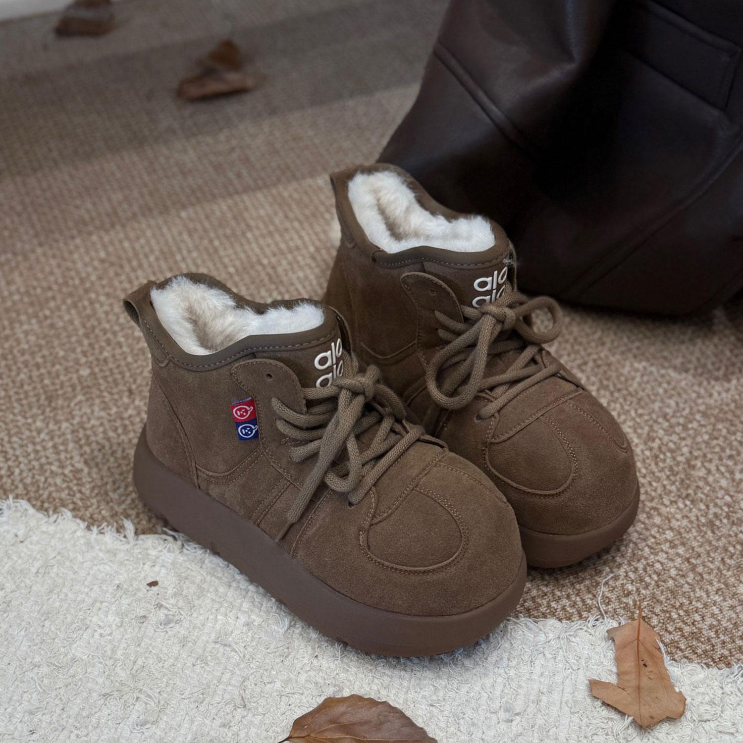 

Super good-looking big round head snow boots women s winter thickened warm cotton shoes 2025 new versatile platform short boots 40