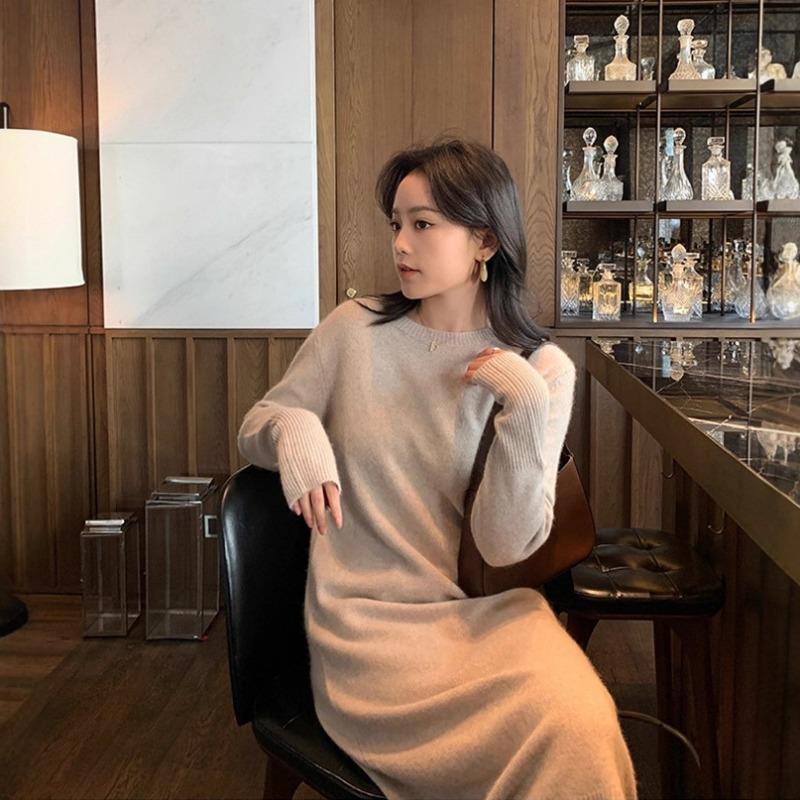[] Long sweater skirt women's autumn and winter loose lazy wind over the knee base with coat knitted dress