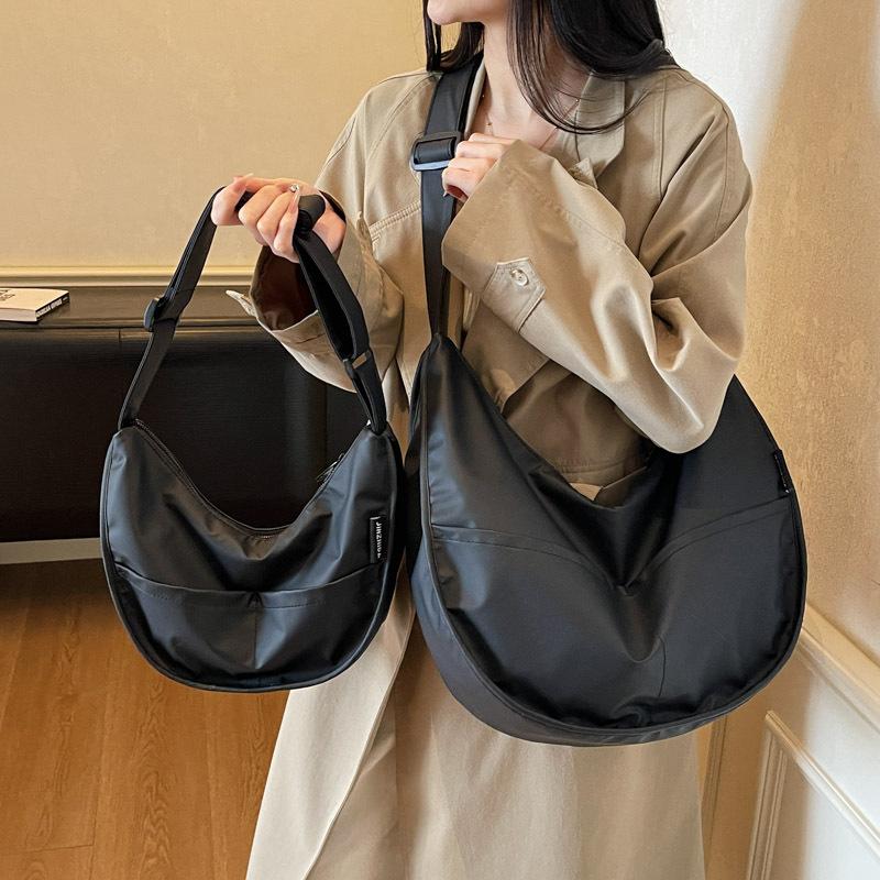 Simple casual large-capacity bag women's fashion versatile messenger bag popular niche commuter dumpling bag