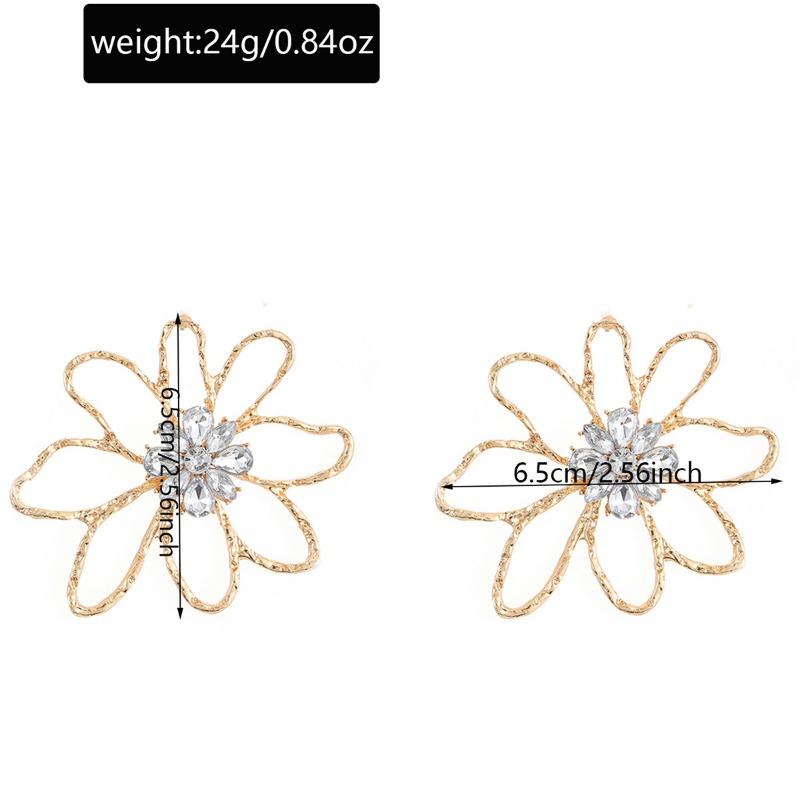Vintage irregular openwork flower diamond earrings, exaggerated design, fashionable gold lava line stud earrings