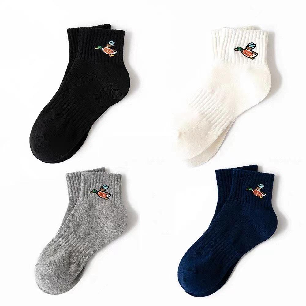 

Japanese Version Tide Brand Little Flying Duck Cartoon Embroidered Socks Street Sports Short Cotton Socks One size fits all чорний