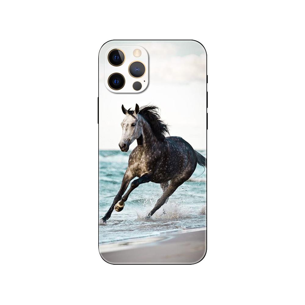 Running a Horse In an Animal Pouch Phone Case for Iphone Se 6 6s 7 8 Plus X 10 XR XS 11 12 13 Mini Pro MAX Black Tpu Back Cover
