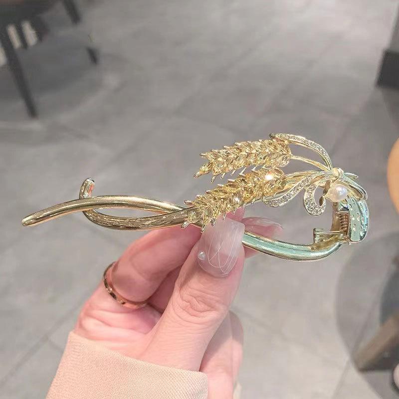 Factory direct fashion flower pearl twist clip elegant hairpin Internet celebrity head spring clip