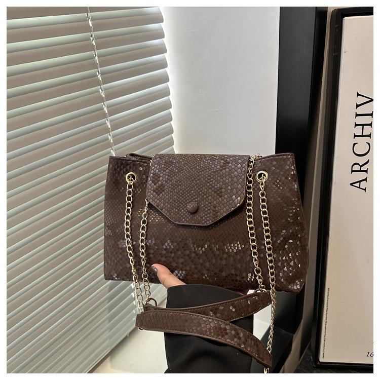 Large Capacity Bag 2025 New Fashion Versatile Chain Shoulder Bag Women Commute To Work Tote Bag