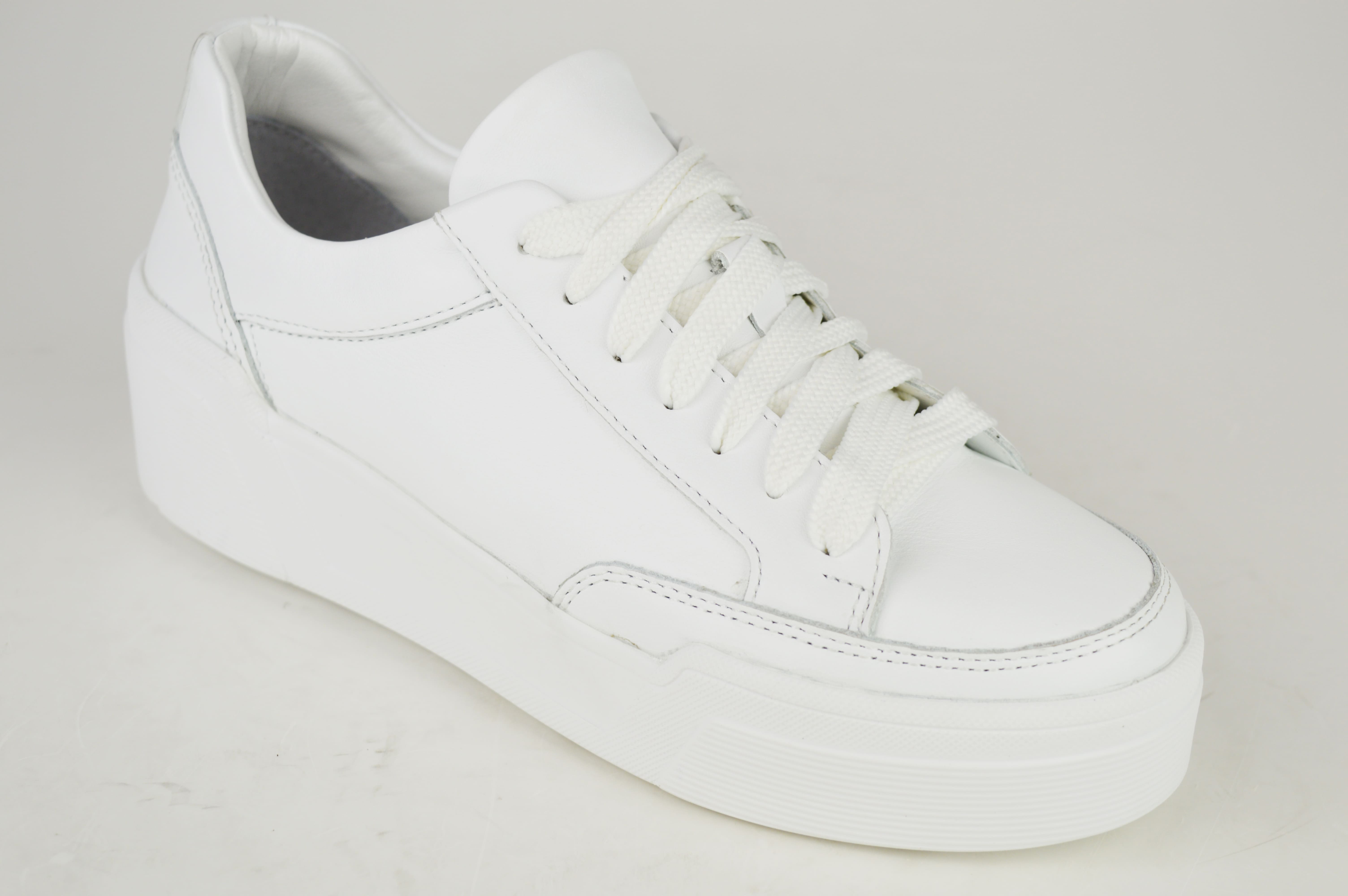 

Кросівки білі жіночі Kento 1599 36 39 білий