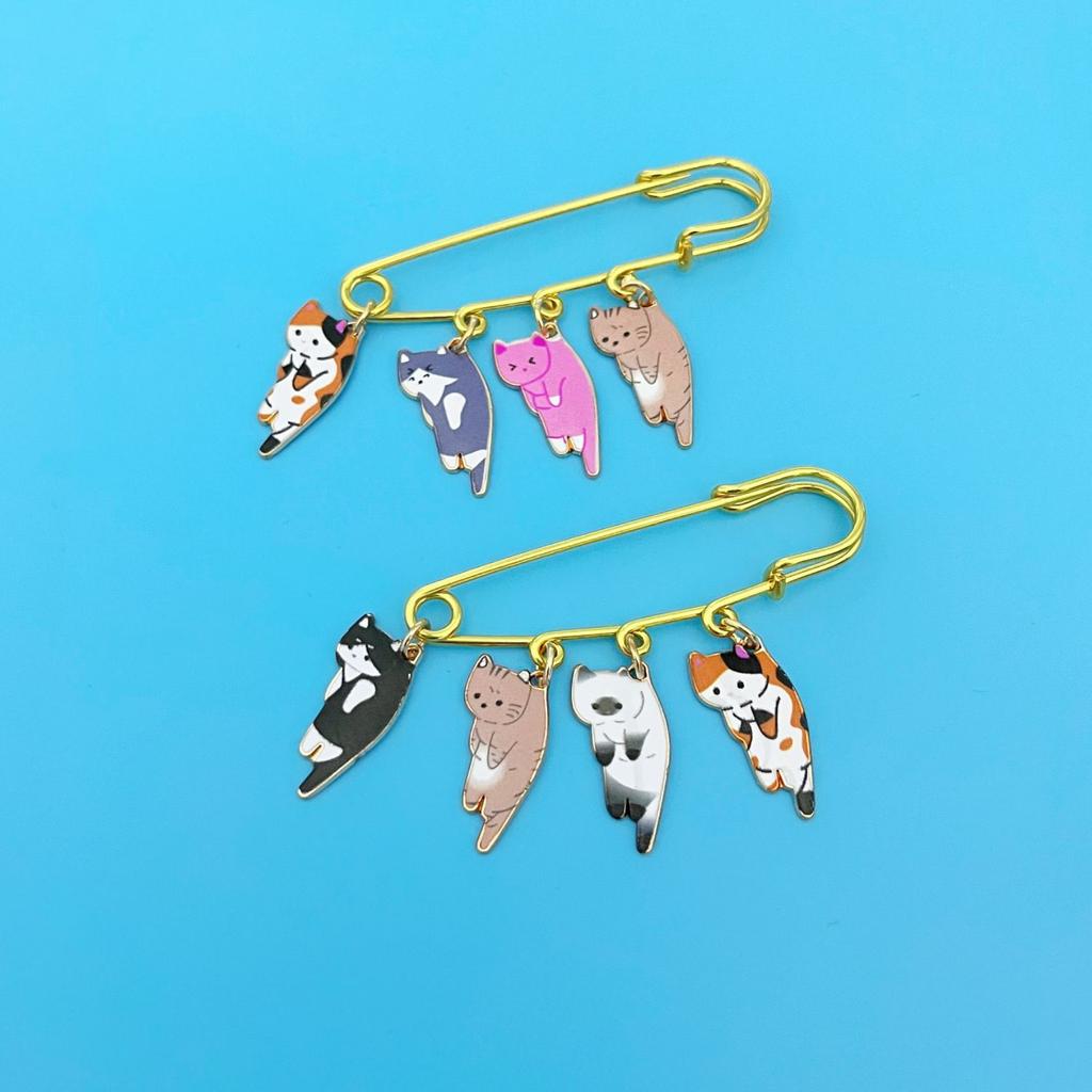 Creative Cat Enamel Pins Cute Cat Breast Brooch Black and White Orange Grey Pink Cat Pins Lapel Badge Animal Jewelry Gifts