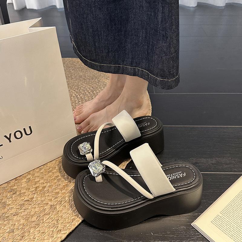 Small Man Height-increasing Platform Beach Shoes Women's Summer Wear 2025 New High-end Rhinestone Cover Toe Slippers